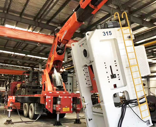 杭州萧山附近随车吊出租，轻松解决运输难题