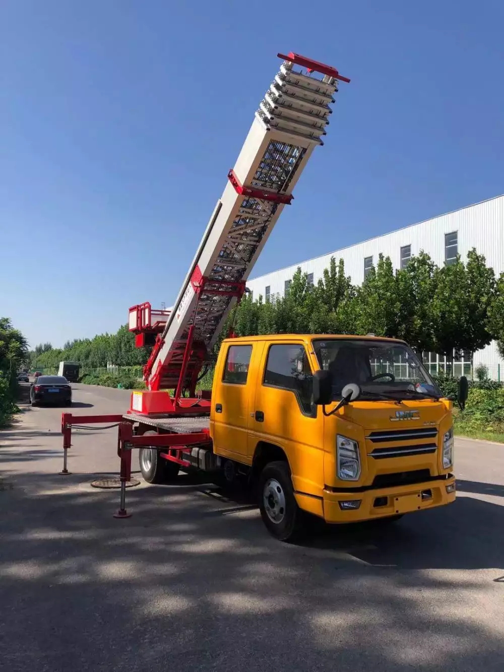 杭州萧山附近的云梯车出租服务：轻松解决高空作业需求